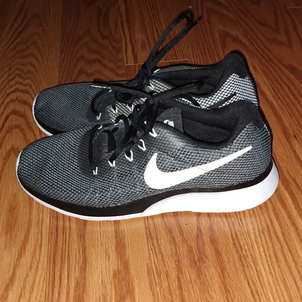 Nike Tanjun  Racer 921669-002 Black White running sneakers Sz 8.5